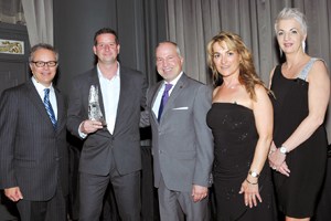 Gagnants marquage Antivol Sherlock : Luc Samson, IA-VAG; Yanick Lebel, Honda des Bois Francs; Mario Desmarais et Jacinthe Pelletier, Sherlock; et Katy Tremblay, IA-VAG