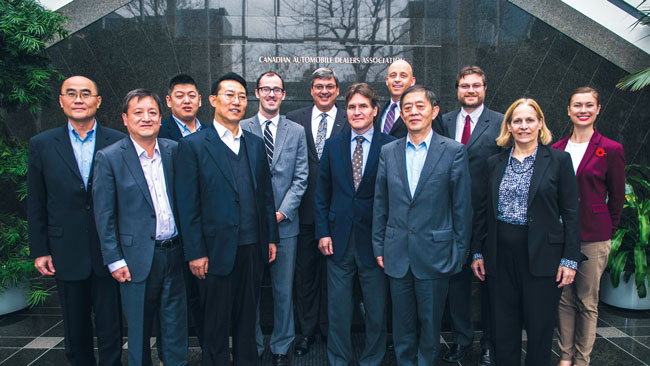Les membres de la CADA et les délégués chinois de l’Association des concessionnaires d’automobiles de Chine (CADA)