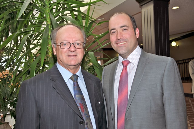 Richard Michaud, secrétaire exécutif de la Corporation des concessionnaires d’automobiles de l’Est du Québec et de la Côte-Nord (CCAEQ), et Déo Tremblay, président de la CCAEQ ainsi que de Boulevard Hyundai et Boulevard Kia de Baie-Comeau.