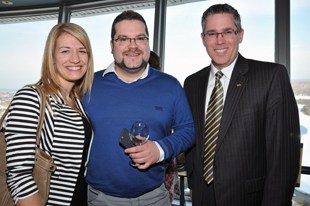 Mélanie Godin, conjointe de Mathieu Pothier d’Acura Trois-Rivières, et Francis Vallée, SSQ Évolution