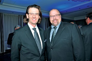 Steve Chipman, président du C.A. de la CADA et de Birchwood Automotive Group, et Denis Dessureault, vice-président exécutif de la CCAM