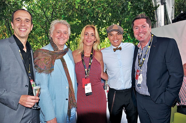 Stewart Lamont, président, Code Rouge Média ; Gilbert Rozon, président, Festival Juste pour rire ; Isabelle Tremblay, présidente, Impact Média Web ; Rachid Badouri, humoriste et porte-parole de Code Rouge Média ; Michel Salotti, copropriétaire, Fortier Auto et Code Rouge Média