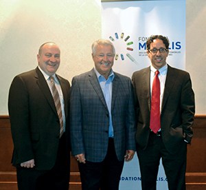 Pierre Langlois, président de la Corporation Mobilis et concessionnaire Langlois Volkswagen, Michel Bergeron, et Charles Drouin, chef de la Direction de la Corporation Mobilis.