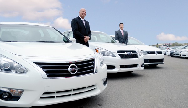 Steve et Martin Pomerleau copropriétaires du Groupe Grand-Portage Automobiles à Rivière-du-Loup (crédit photo : Vitalité économique)