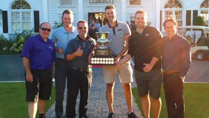 Le quatuor gagnant est celui du Journal Le Soleil Sur la photo : Pierre Langlois, président, Corporation Mobilis ; Pascal Beaulieu ; Pierre-Olivier Boucher ; Philippe Demers ; David Chabot ; et Charles Drouin, chef de la Direction, Corporation Mobilis (Crédit photo : Patrice Larouche, Le Soleil)