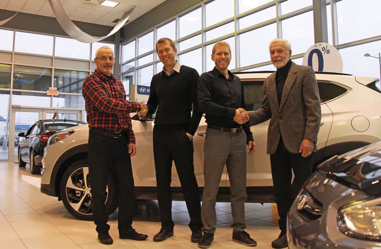 M. Gilbert Déry, ex-copropriétaire ; M. Maxime Vincent, président-directeur général, Groupe Vincent ; M. Étienne Vincent, directeur administratif, Groupe Vincent ; et M. Richard Déry, ex-copropriétaire.