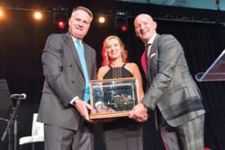 Tim A. Reuss, président-directeur général, Mercedes-Benz Canada ; Carolynn Leclair, vice-présidente, Groupe Leclair ; François Leclair, vice-président, Groupe Leclair, et directeur général, Mercedes-Benz Rive-Sud