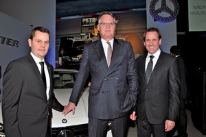 Les frères Theetge et Tim A. Reuss, président et chef de la Direction de Mercedes-Benz Canada