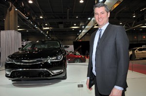 Daniel Labre, directeur national, Communications, a présenté la Chrysler 200. 