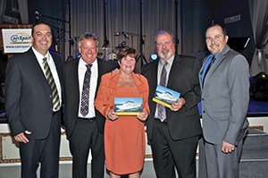 Un voyage à bord du Celebrity Silhouette lors du congrès 2015 de la CCAQ a été offert à Maurice Roy et à sa conjointe; Guy Duplessis, Jacques Béchard, Marie Côté, conjointe de Maurice Roy, ainsi que Francis Lamontagne