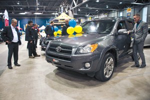 Huit concessionnaires se sont regroupés pour offrir plus de 400 véhicules sous un même toit.