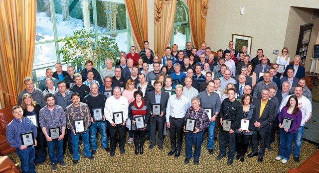 Le groupe lors de la remise des plaques d’excellence aux récipiendaires