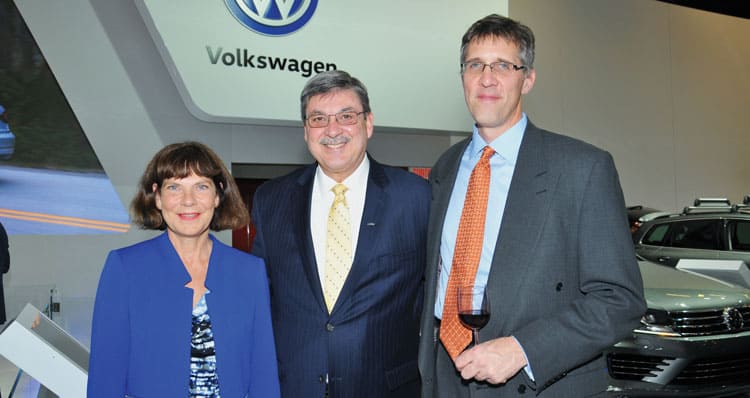 Maria Stenström, présidente, Volkswagen Canada ; Richard Gauthier, PDG, CADA ; et Niel Hiscox, président, Universus Média