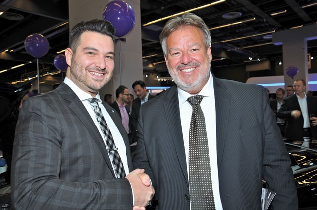Gabriel Baker, directeur, Relations d'affaires, Ventes et Développement des affaires, Desjardins, et Jacques Béchard, président-directeur général, Corporation des concessionnaires d'automobiles du Québec (CCAQ)