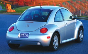 Volkswagen a réintroduit la Beetle avec un design remis au goût du jour en 1998.